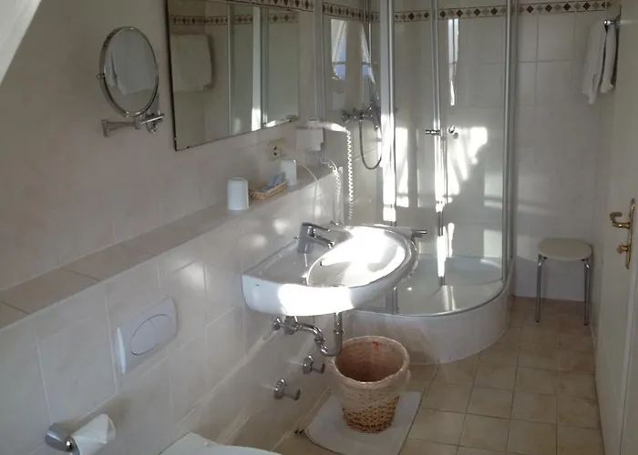 מלון Maier Garni