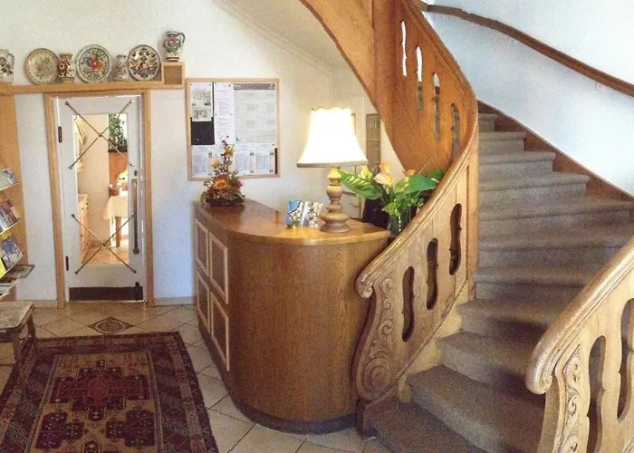 מלון Maier Garni