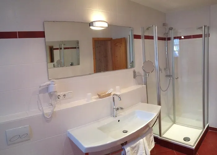 מלון Maier Garni *